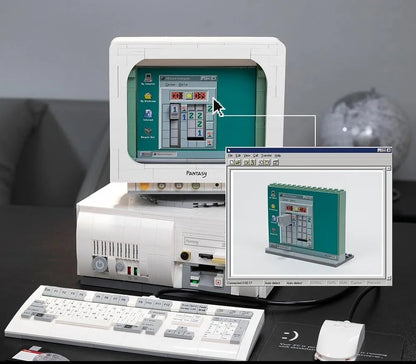 CAN0000058 - Ordinateur de bureau rétro des années 90 avec clavier et souris